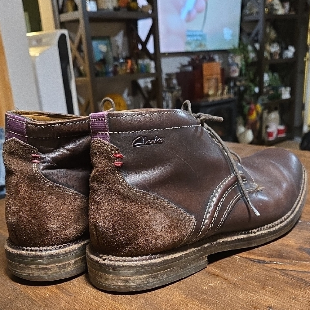 Clarks Men's Dark Brown Chukka Boots Soft Supple Leather Mens 11.5 Suede Detail